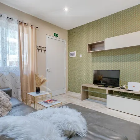 3br With Private Large Terrace In Marsascala *