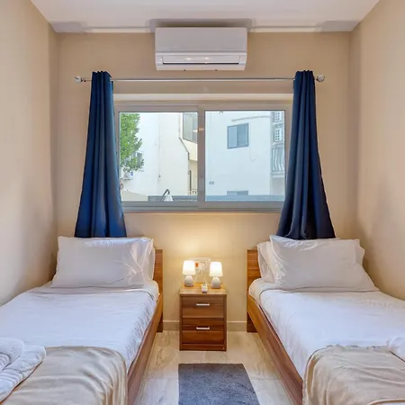 3br With Private Large Terrace In Marsascala Lägenhet *
