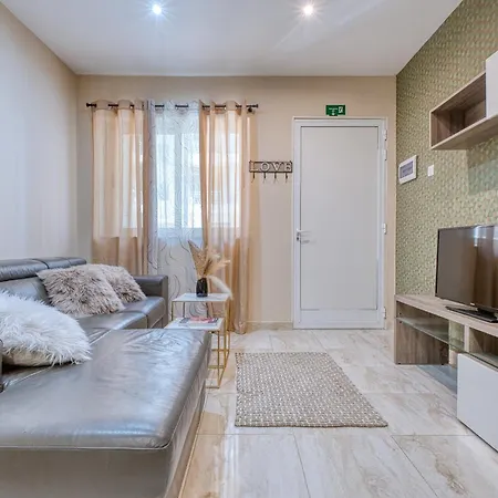 Lägenhet 3br With Private Large Terrace In Marsascala